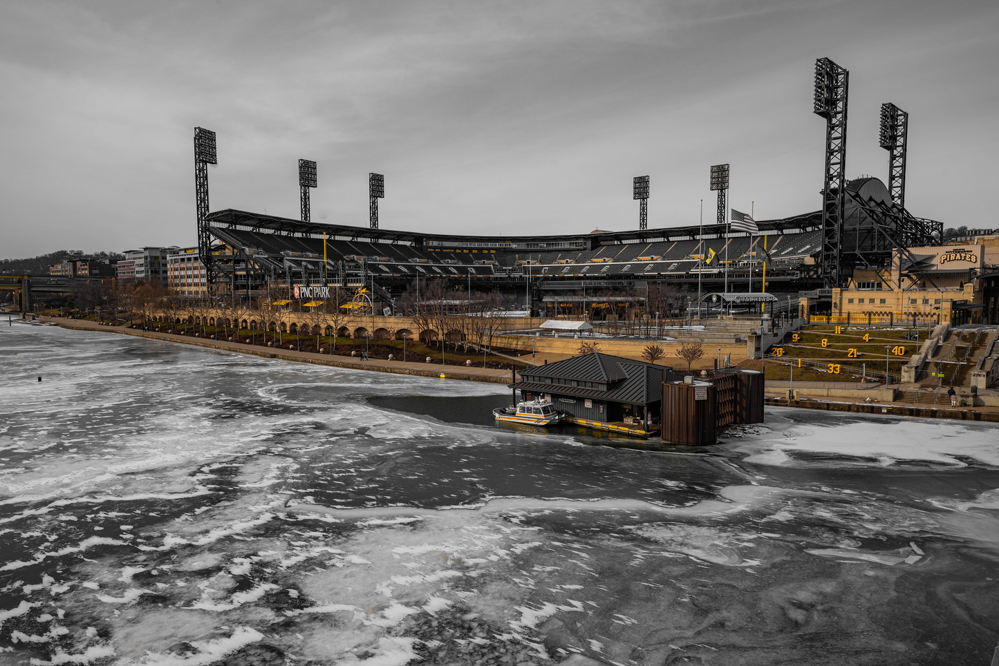 Pittsburgh frozen river 02
