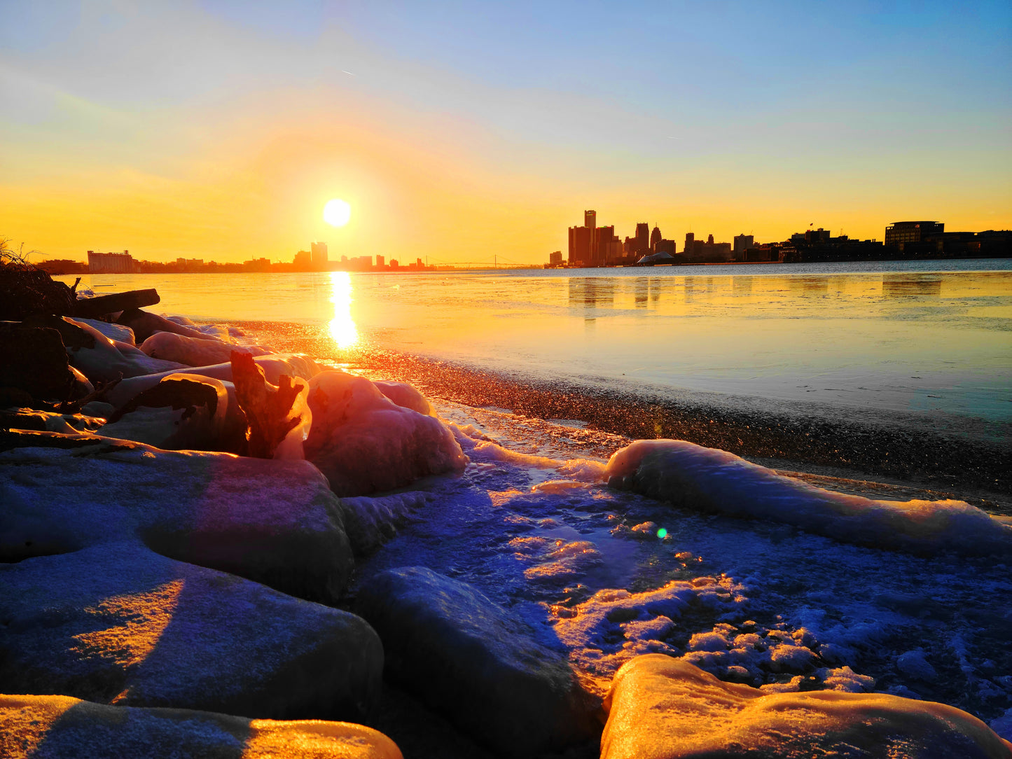 Detroit USA / Canada Border in Winter